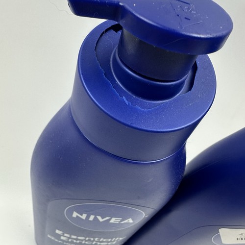 NIVEA Loción Corporal Esencialmente Enriquecida para Piel Seca, 16.9 Fl OZ Paquete de 2 - - Imagen 3 de 4