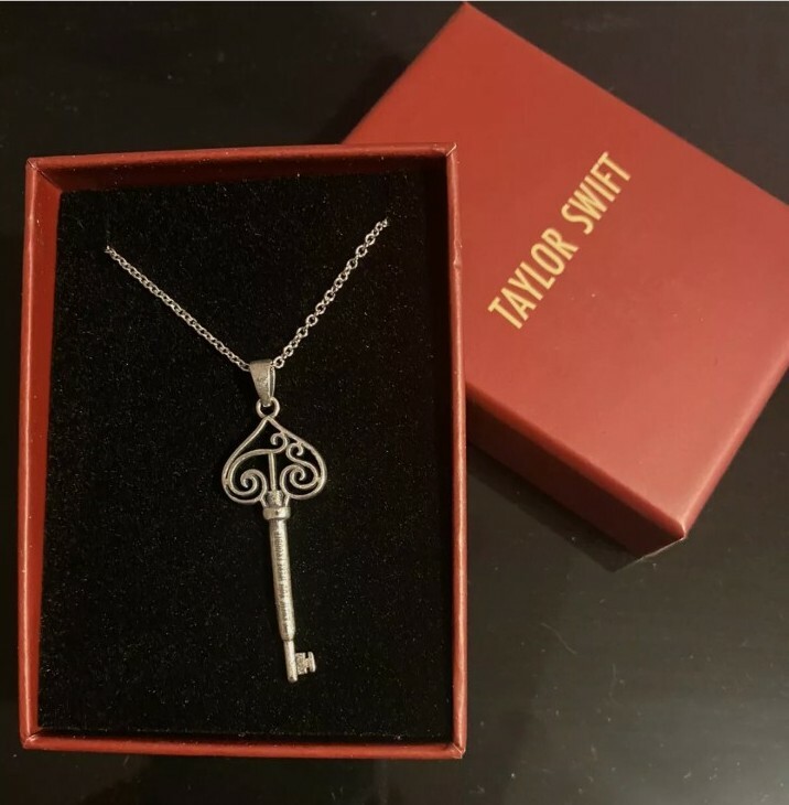 Collar Llave Taylor Swift I Knew You Were Trouble ROJO Versión Taylor