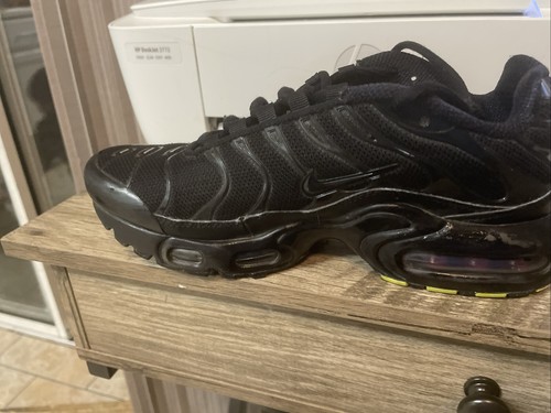 Authentic NIKE Size 4 - Nike Air Max Plus TN Black - Picture 3 of 6