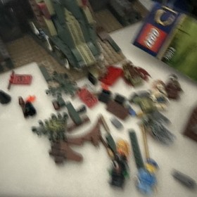 LEGO LEGENDS OF CHIMA: The Croc Swamp Hideout (70014) Incomplete