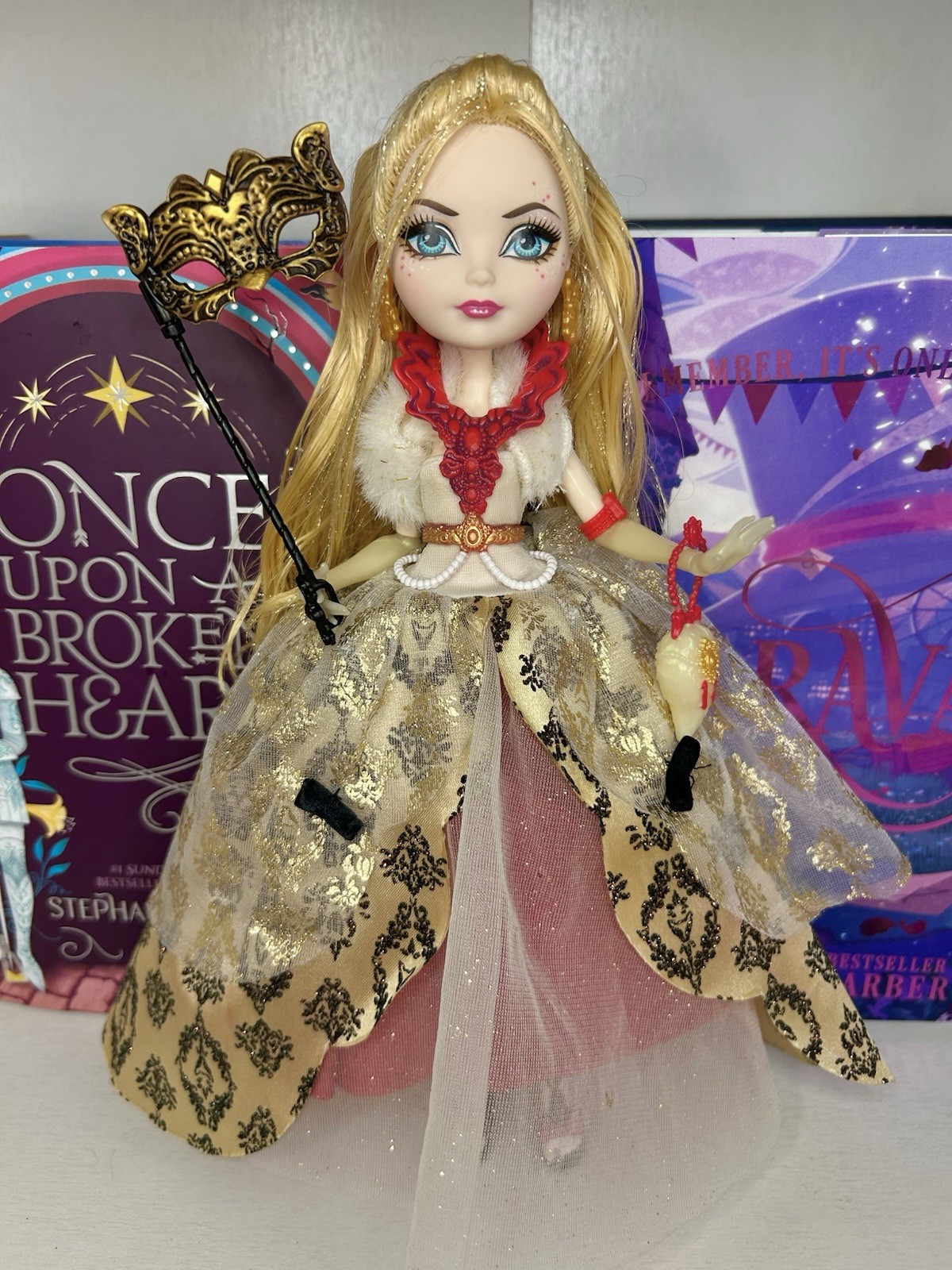 Ever After High Apple White Thronecoming Doll Complete