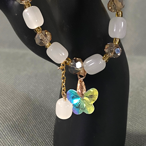 Irisierendes Schmetterling Bettelarmband länglich Glasperlen weiß hell Bernstein Stretch - Bild 3 von 7