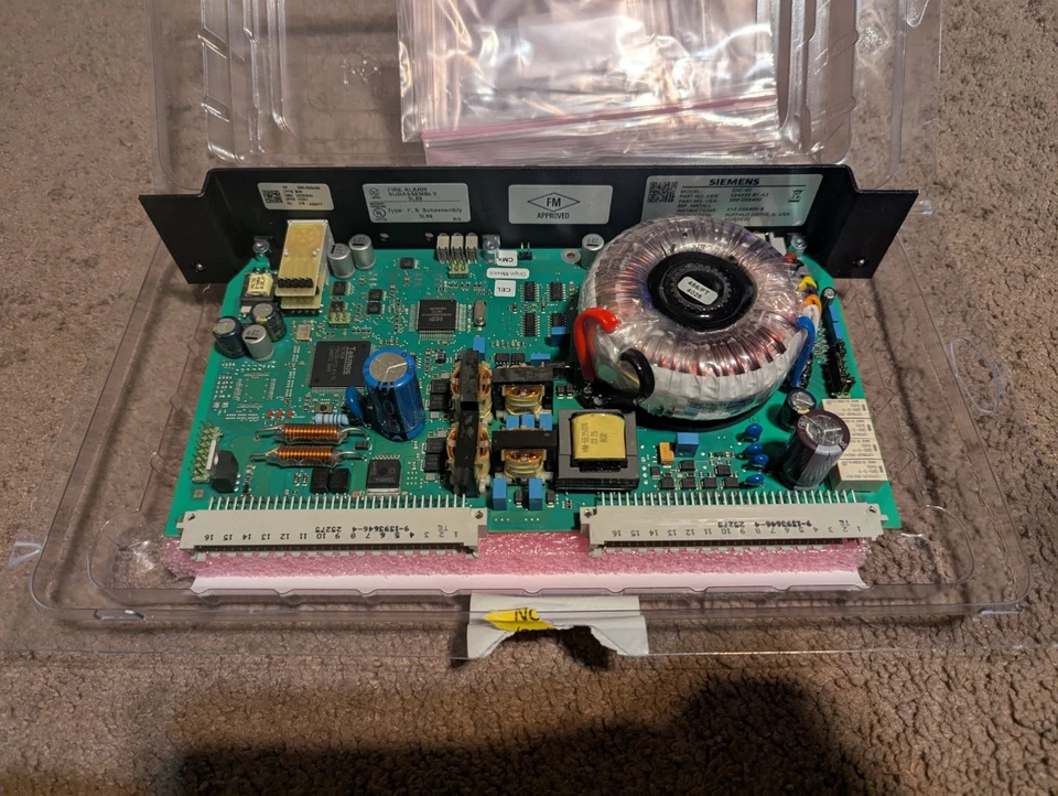 Amplificador de zona de alarma contra incendios Siemens ZAC-40 - 500035400 LIGERAMENTE DAÑADO.  Foto 2 de 4