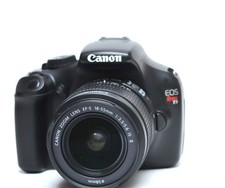 Canon EOS Rebel T3 w/ 18-55 Lens Kit