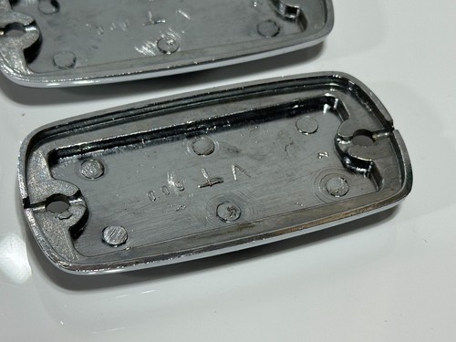 2pc Chrome Metal "Free Spirit" Cover Harley Davidson - Inspection Plate Set Lot - Foto 7 di 9