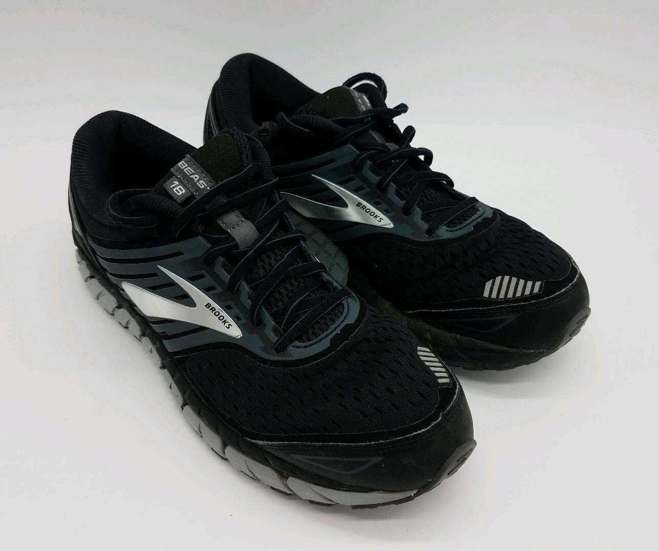 brooks tennis shoes mens