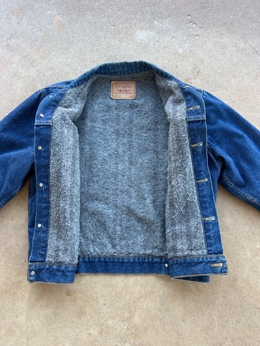 Vintage Levis Mens Blue Denim Blanket-Lined Trucker Denim Jacket Size 42 by Levi's, Size 42, $79.99 - Photo 5