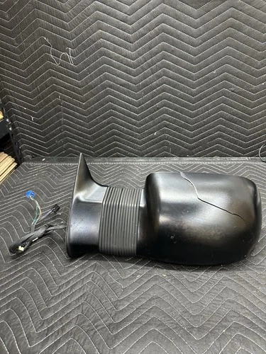 2003-2006 CHEVY SILVERADO LEFT DRIVER SIDE POWER EXTEND TOW MIRROR OEM CRACKED