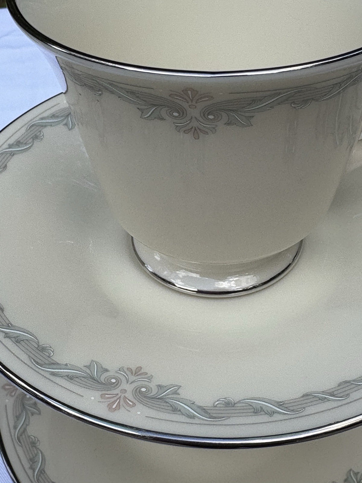 Lenox Cosmopolitan Collection Kingston 4 Pc.Set 2 Tea Cups&Saucers, US