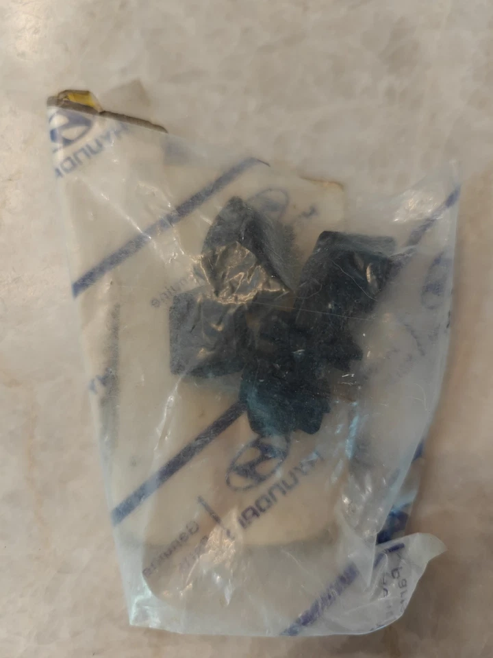 Retenedor de molduras inferiores genuino Kia 87756-38000 cantidad 5 Elantra Sonata Entourage Foto 2 de 4