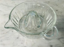 Vintage Indiana Clear Glass Citrus Juicer Reamer Side Spout Loop Tab Handle Deep