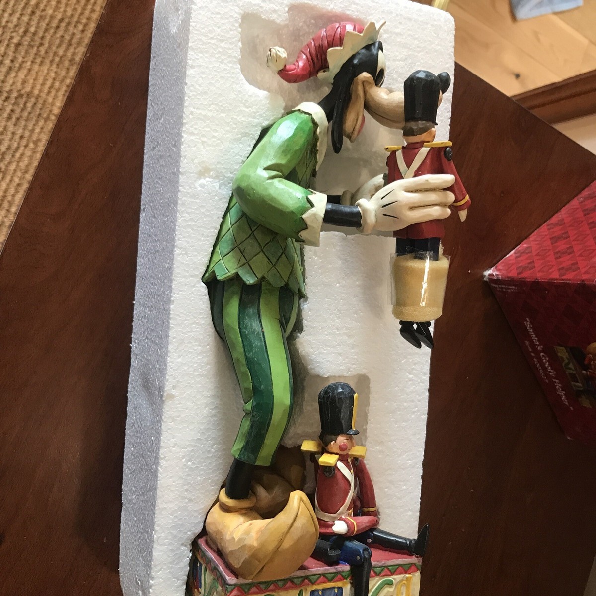 ディズニートラディション グーフィー Santa's Goofy Helper DLP - Santa Goofy on EveryCharacter.com