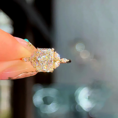Verlobungsring 18K Gelbgold IGI 2,30 Ct Lab Grown Diamond Radiant Cut