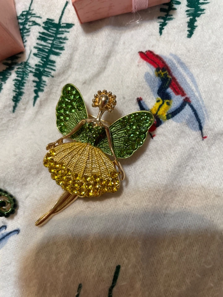 Aretes barrocos grandes vintage chapados en oro amarillo de peridoto verde redondos de 9 mm Foto 4 de 4