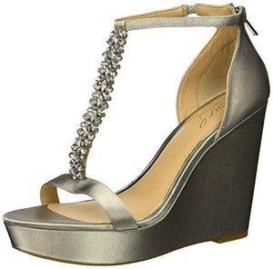 jewel badgley mischka antonette wedge sandal