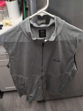 OAKLEY Light Gray Full Zip Vest. Size Large. ...