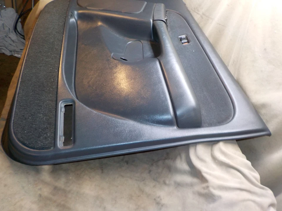 99-02 Chevy Silverado 1500 2500 Extended Cab passenger RH front inner door panel Foto 4 de 4