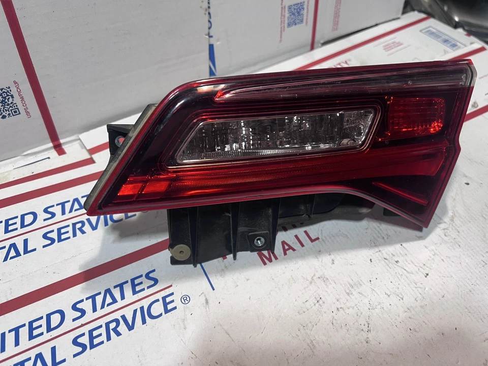 ACURA ILX 2016-2018 CONJUNTO DE LUCES TRASERAS INTERIORES TRASERAS, OEM Foto 2 de 4
