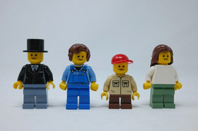 LEGO Creator Green Grocer 10185 -Used 100% Complete Minifigs & Booklets Included