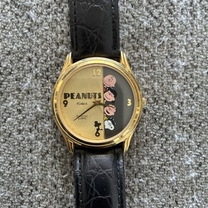 Vintage Peanuts Gang: Snoopy Charlie Lucy Linus Armitron Quartz Watch 900/96