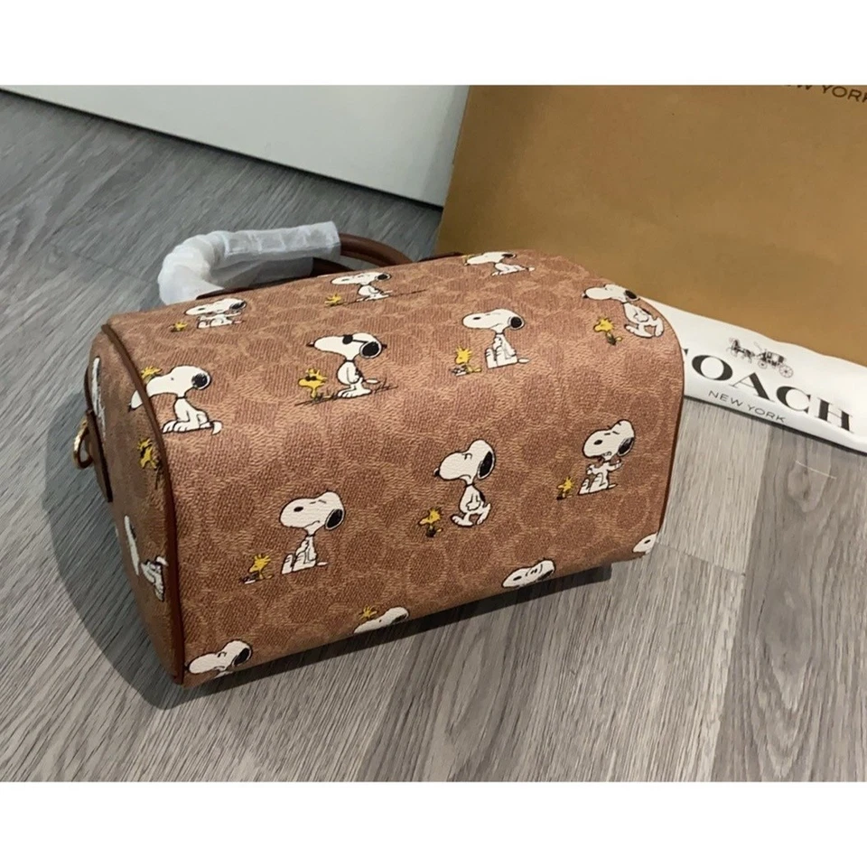 coach handbags Women's Snoopy Handbag crossbody bag brown - Image 4 of 4