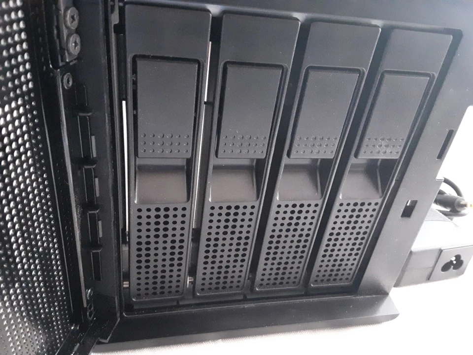 Western Digital DX4000 Network Storage Server .ref:CD_18  - Image 4 of 4