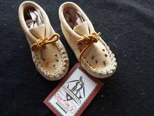 NATIVE AMERICAN BEADED CHILDS LEATHER MOCCASINS, COA SIGNED  ATL-1224 08673