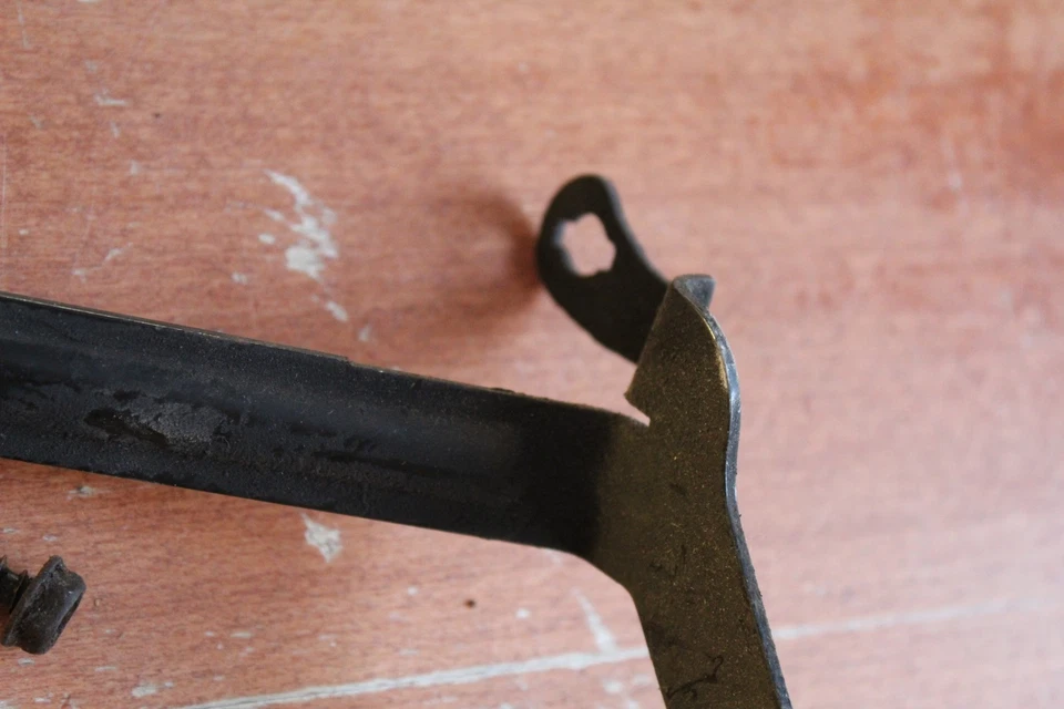 Pontiac Sunfire 03-04-05 Right Corner Park Light Lamp-turn Signal Bracket Mount - Image 3 of 4