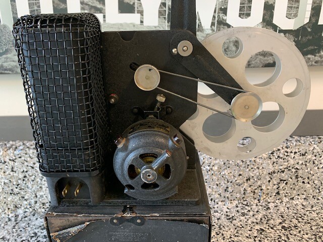 その他 KODAKSCOPE MODEL C 1920s 16mm Kodascope Model 'C' Cinema Projector | Chairish