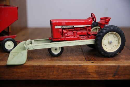 Vintage International Harvester ERTL Metal Loader Tractor Farm toy 1/16 Trailer - Picture 8 of 16