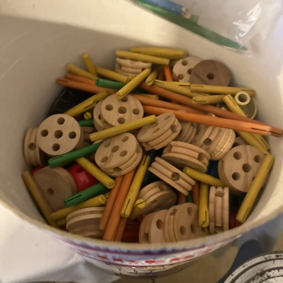 Juego de construcción de plástico Hasbro TINKERTOY Toys R Us 2004 201 piezas solamente Foto 2 de 4