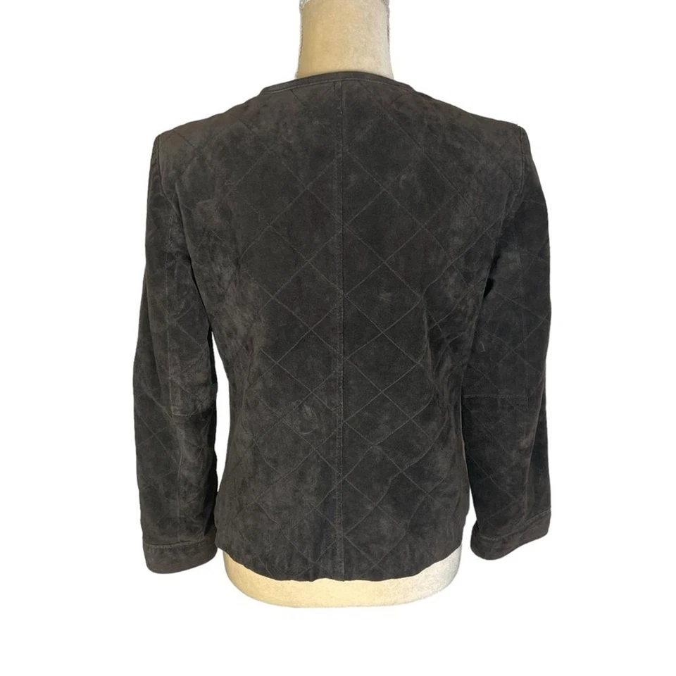 Chaqueta Blazer CHICO’S Gris Gamuza Cuero Botón Frontal Talla Pequeña Chico’s Talla 0 Foto 4 de 4