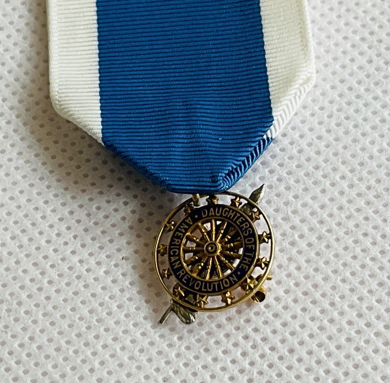 DAR VERY RARE EARLY RECOGNITION PIN LOW #217737 14k Gold