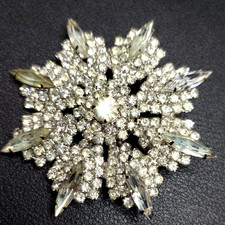 Vtg Signed Weiss Brooch Starburst Clear Shiny Crystals Silver Tone Sunburst Pin