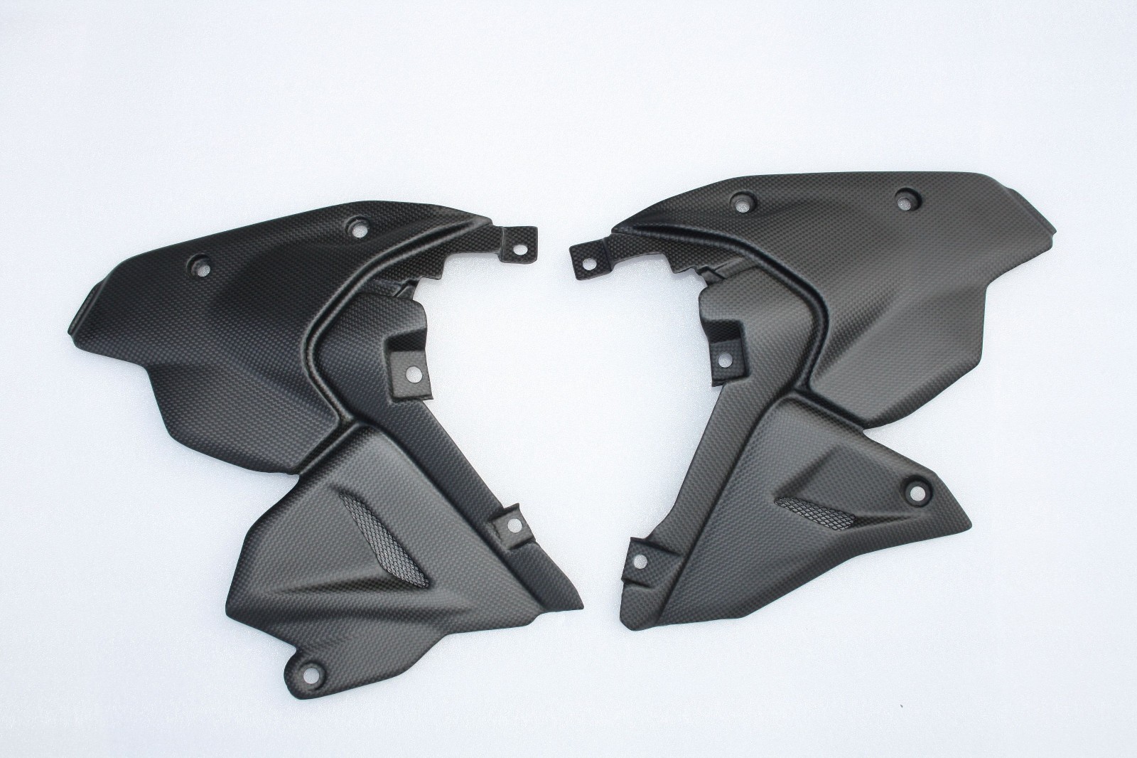 Caches sous réservoir Ducati Streetfighter V2 2025 2026 carbone mat
