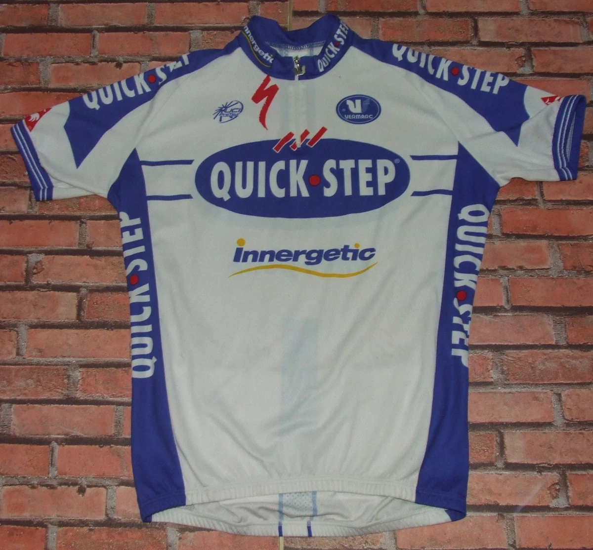 Un maillot spécial pour les 30 ans de l'AG2R Citroën Team - Velo 101