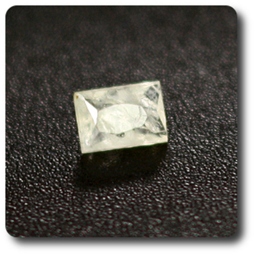 Pierre précieuse leucite VS d'Italie 0.10 cts éclat cristallin haute joaillerie