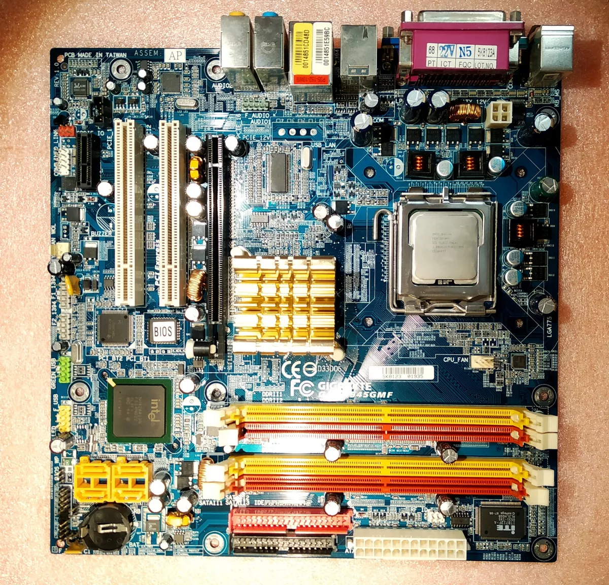 Gigabyte GA 8I945GMF CPU 2GB Socket LGA 775 Motherboard