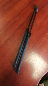 BMW 1ER E87 PAAR HECKKLAPPE KOFFERRAUMDECKEL STREBEN STOSSDÄMPFER 7060622