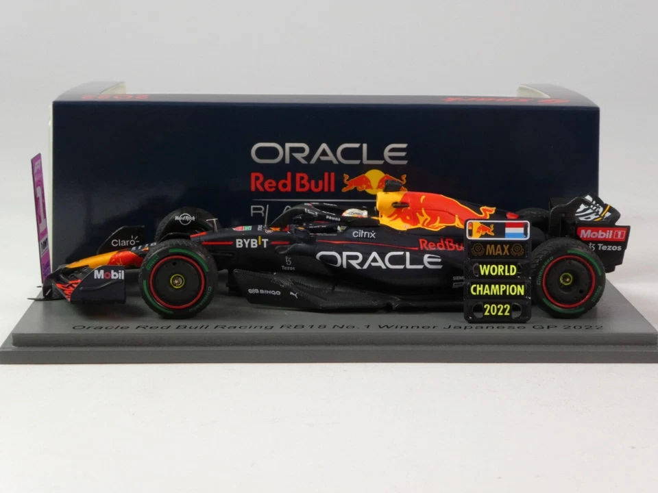Spark Red Bull RB18 Verstappen Campeón del Mundo 2022 Ganador GP de Japón 1/43 S8551 Foto 2 de 4