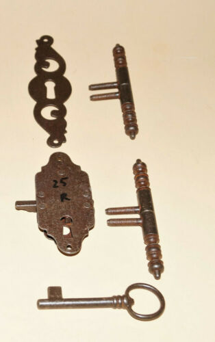 Schrankschloß Komplettset, 4 teilig, Schloß, Schlüsselschild und Türbänder. - Bild 1 von 3