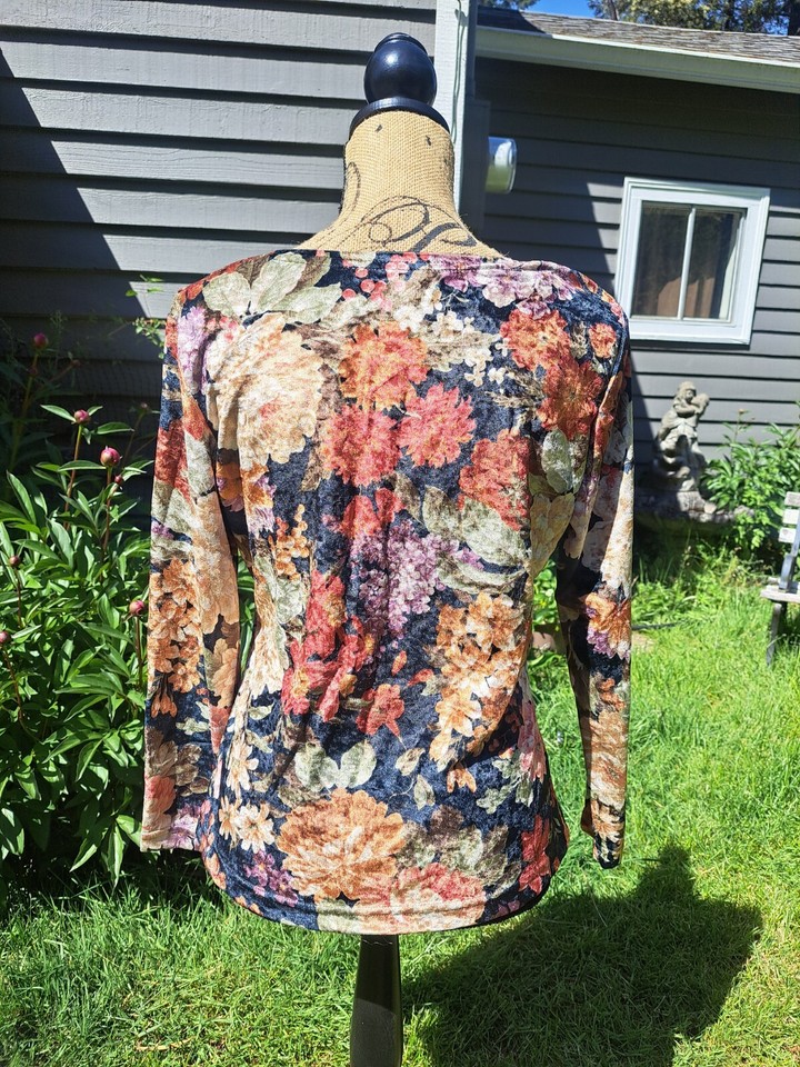 Vintage Y2k 2000s Next Era Velvet Floral Round Neck Long Sleeve Top