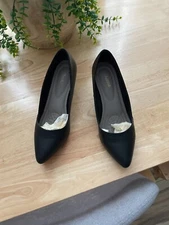 Bata Ladies Black Leather Heels  - Size 8 - 5+ items free Au post