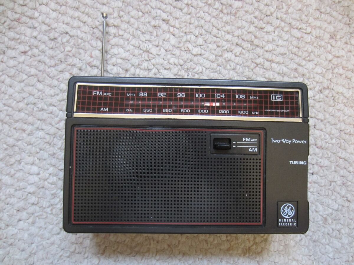 Vintage GE General Electric AM/FM Two-Way Power Portable Vintage GE General Electric AM/FM Two-Way Power Portable