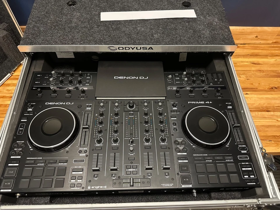 Denon DJ PRIME 4+ Standalone 4-Deck DJ Controller - Black  (With Flight Case) - Image 2 of 4