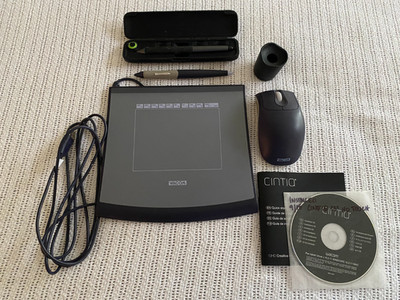 Wacom Cintiq 13HD Creative Pen Graphics Tablet - Intuos 2 for Windows and Mac