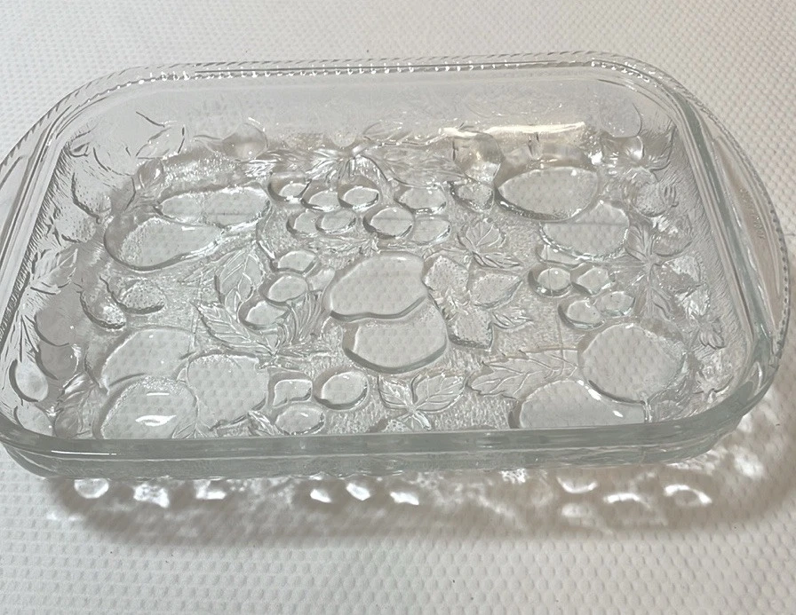Libbey Orchard Embossed Fruit Clear 14” x 9.75”  Bakeware. - Image 3 of 4