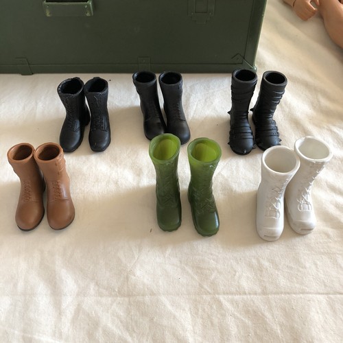 Lot 1990’s HASBRO G.I. JOE 3 Figures in Footlocker + Clothing Boots Hats Access - Picture 8 of 24