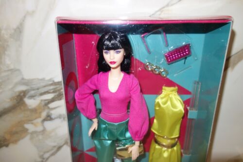 Barbie Signature: Barbie Looks #19 Doll with Mix-and Match Fashions HJX28 - Picture 2 of 8