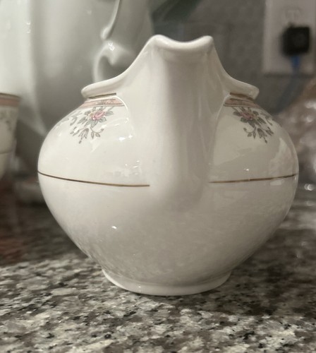 Christopher Stuart China Spring Crest Gravy Boat - Picture 2 of 3
